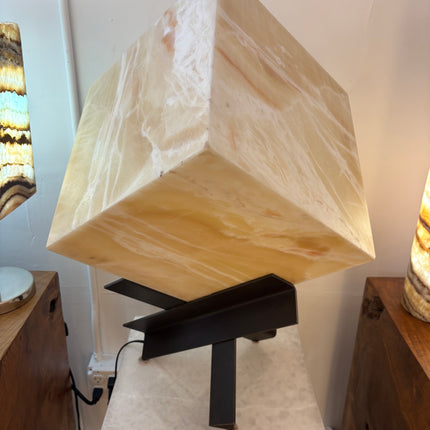 ONYX CUBE LAMP