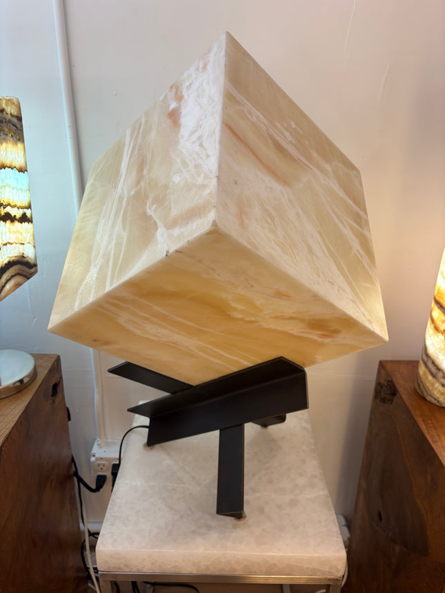 ONYX CUBE LAMP