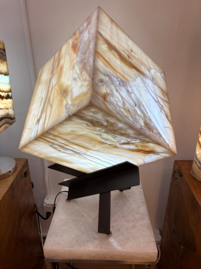 ONYX CUBE LAMP