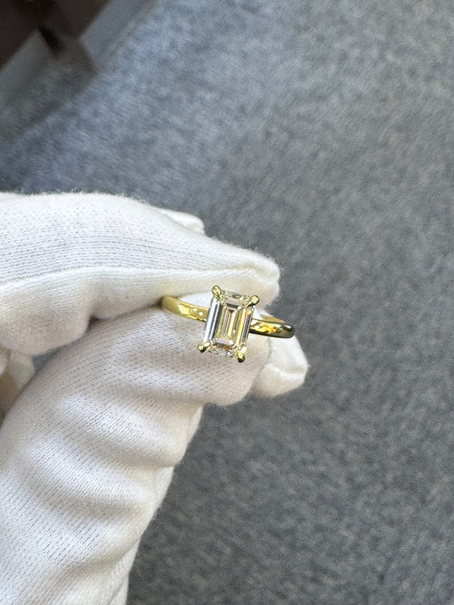 1.75ct NATURAL EMERALD CUT DIAMOND