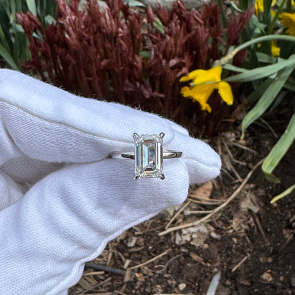 4CT EMERALD CUT LGD ON PLATINUM BAND