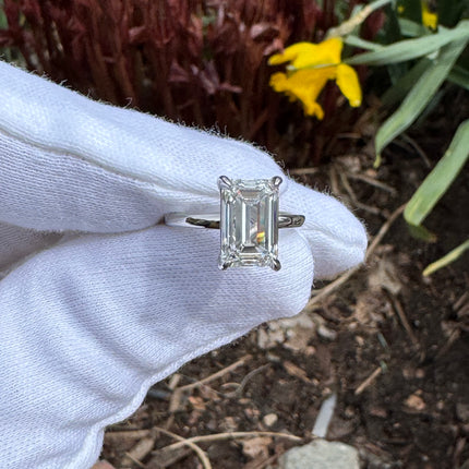 4CT EMERALD CUT LGD ON PLATINUM BAND
