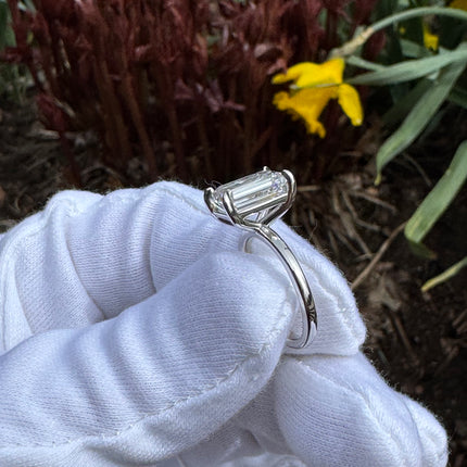 4CT EMERALD CUT LGD ON PLATINUM BAND