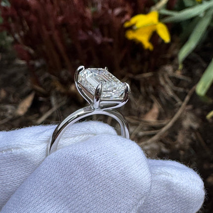 4CT EMERALD CUT LGD ON PLATINUM BAND