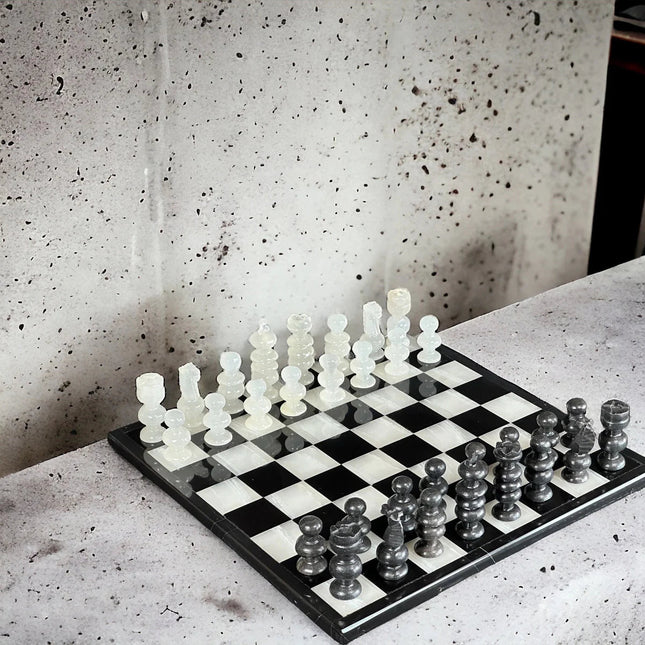 ONYX & MARBLE CHESS SET